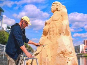 V Písku opět vzniká galerie pod širým nebem. Podívejte se, co zatím umělci vytvořili