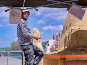 V Písku opět vzniká galerie pod širým nebem. Podívejte se, co zatím umělci vytvořili