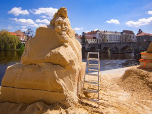 V Písku opět vzniká galerie pod širým nebem. Podívejte se, co zatím umělci vytvořili