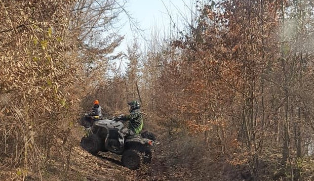 Strážci se zlobí, jezdci na motorkách a čtyřkolkách pustoší lesy