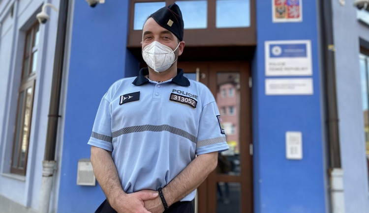 Při cestě ze služby vynesl vozíčkáře z hořícího domu. Strach jsem neměl, byla to intuitivní povinnost, říká oceněný jihočeský policista