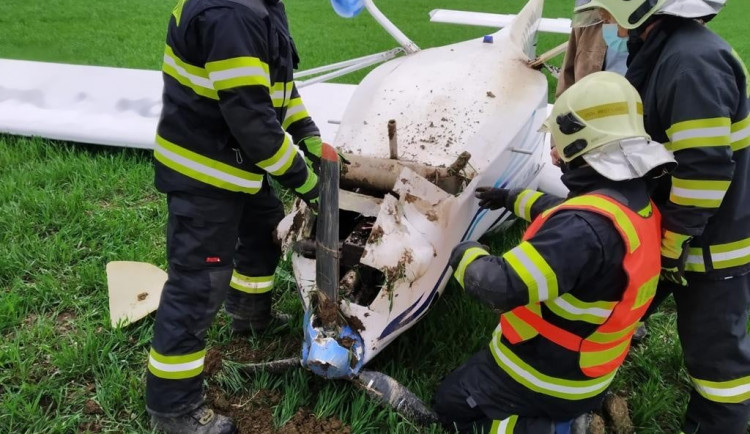 Na Blanensku havarovalo letadlo, pilot je v péči zdravotníků