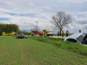 U Čejkovic havarovala čtyři auta. Zraněno bylo sedm lidí