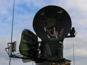 Radiolokátor 2. protiletadlové baterie zdobí kresba černého pantera.