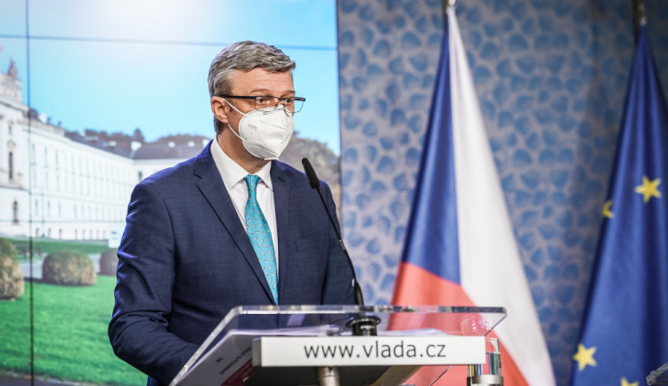 Havlíček: Dalšímu uzavírání má zabránit očkování, testování a covid pasy