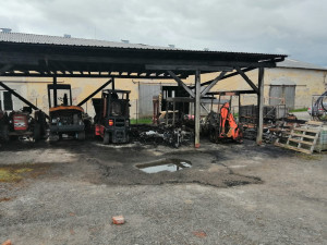 Požár v obci Rovná způsobil škodu v řádku stovek tisíc korun