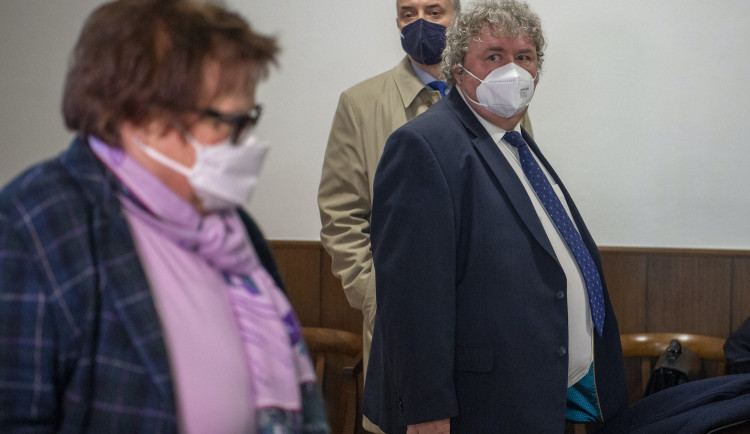 Kárný senát snížil plat jihočeskému soudci, který loni havaroval. Dechovou zkoušku odmítl