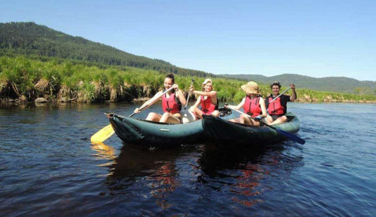 Registrace na splouvání Teplé Vltavy vzali lidé útokem. Zájem je také o Průvodce divočinou