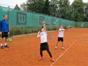 Tradiční letní dětské tenisové kempy budějckého klubu se již chystají. Těší se na všechny děti, co již tenis vyzkoušely nebo by ho rády teprve vyzkoušely