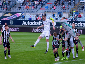 Naposledy v první lize včera nastoupil za fotbalisty Českých Budějovic brankář Jaroslav Drobný.