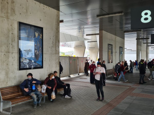 Terminál autobusového nádraží ve Strakonicích se proměnil v galerii. Vystavují zde nadaní žáci umělecké školy