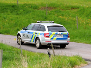 Naštvaný chatař blokoval trať Rallye Český Krumlov Revival. Nesouhlasil s průjezdem historických automobilů
