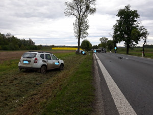 Tragickou dopravní nehodu u Jindřichova Hradce nepřežil mladý muž. Tři lidé utrpěli těžká zranění