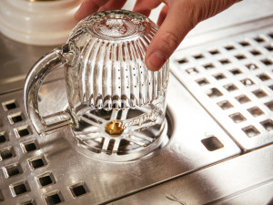 Nové sklo vytvořil pro Budvar přední český umělec. Inspirací mu bylo dílo Josefa Lady