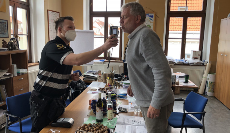 Na Hluboké bude bezpečněji: Nadace ČEZ pomohla pořídit vybavení pro městskou policii