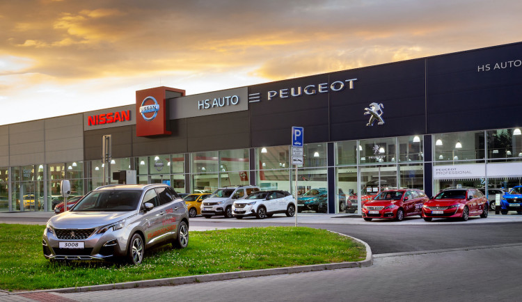 HS AUTO se už více než dva roky může pochlubit novým showroomem. Přijďte si vybrat ze široké nabídky vozů PEUGEOT a NISSAN