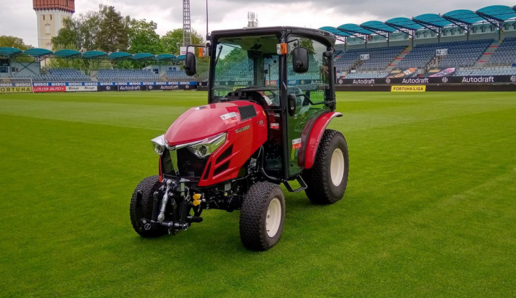 Dynamo získalo nový traktor značky Yanmar