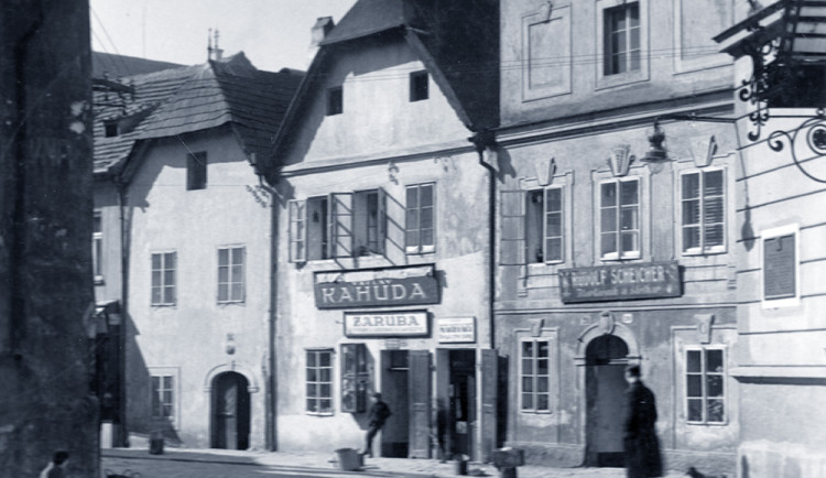 DRBNA HISTORIČKA: V Kněžské 33 sídlil kartáčník, ale i módní salon