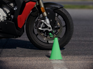 Motocyklisté trénují bezpečnou jízdu na polygonech v České republice