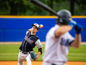 Ve šlágru posledního kola přehrál lídr Arrows Ostrava hlubocký Sokol ve všech třech utkáních a potřetí za sebou vyhrál základní část Extraligy