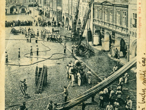 České Budějovice objektivem Milana Bindera a perem Martina Maršíka: Kdo utekl od požáru, platil