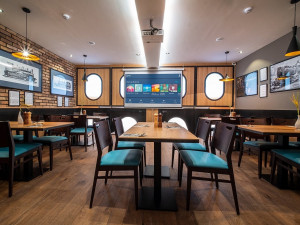 Gastronomie je v Budějcích na dobré úrovni, snažíme se laťku ještě zvednout, říká majitel Bistra Lokotka