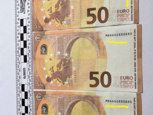 Filmové peníze vydávají za pravé bankovky. Na jihu Čech se objevují padělky eur