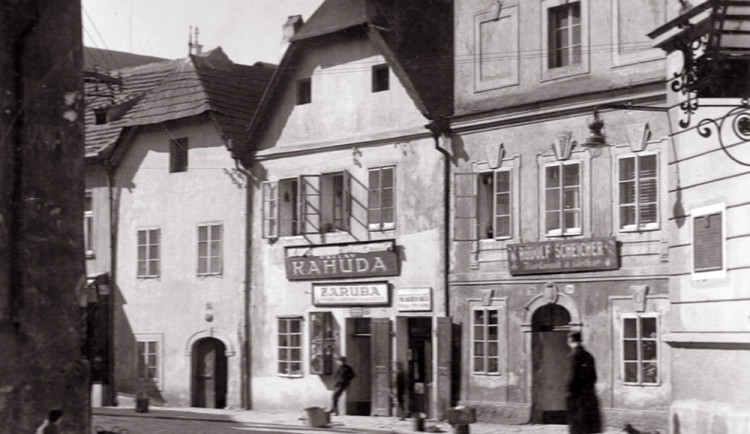 Dům v Kněžské 31 se sídlem realitní kanceláře Václava Kahudy.