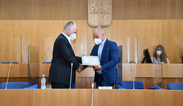 Hejtman Kuba jmenoval ředitel BIS brigádním generálem pro jižní Čechy. Prezident Zeman jeho povýšení dlouhodobě odmítá