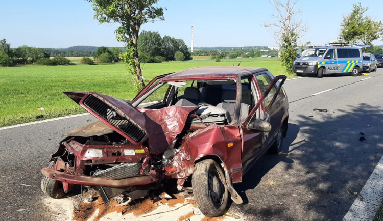 Po nárazu do stromu zemřela u Milevska seniorka