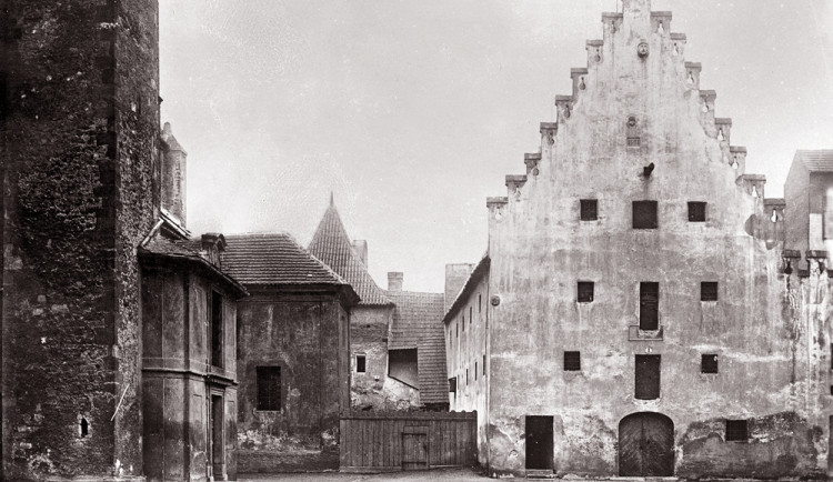 DRBNA HISTORIČKA: Solnice a hrad