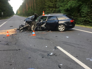 Na Jindřichohradecku se srazila dvě auta. Zraněno je několik osob