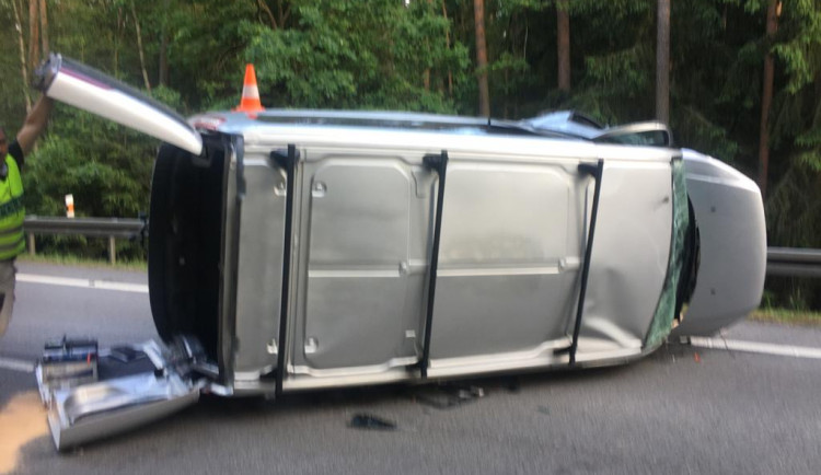 Na Jindřichohradecku se srazila dvě auta. Zraněno je několik osob