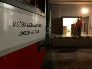 Na pomoc jižní Moravě odjely ráno z kraje dvě desítky hasičů a zásahová technika