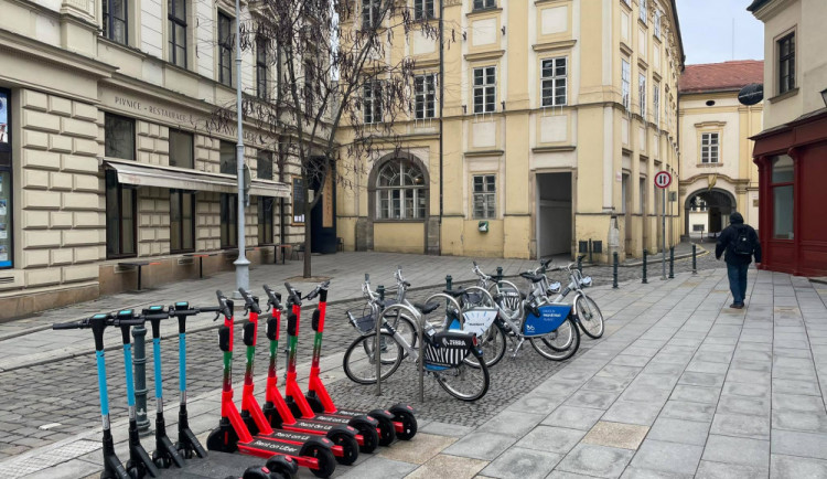 Mají elektrické koloběžky podléhat regulaci? brněnští zastupitelé se neshodnou