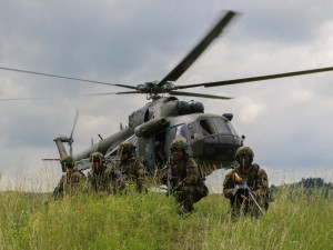 Strakoničtí vojáci cvičili společně s posádkami vrtulníků Mi-171š