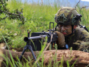 Strakoničtí vojáci obsadili Doupov. Trénovali i výsadek z vrtulníku