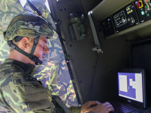 Strakoničtí vojáci obsadili Doupov. Trénovali i výsadek z vrtulníku