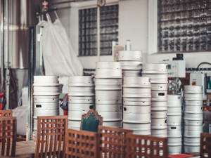 Budvar spojil síly s jihočeským minipivovarem. Sládci společně uvařili anglické pivo Bitter z Obory