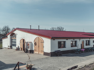 Budvar spojil síly s jihočeským minipivovarem. Sládci společně uvařili anglické pivo Bitter z Obory