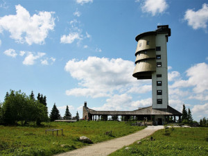 Rekonstrukce unikátního hradlového mostu Rechle u šumavské Modravy se posouvá