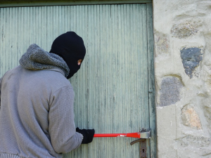Neznámý zloděj způsobil škodu za nejméně 15 tisíc korun. Odnesl si cenné sběratelské mince