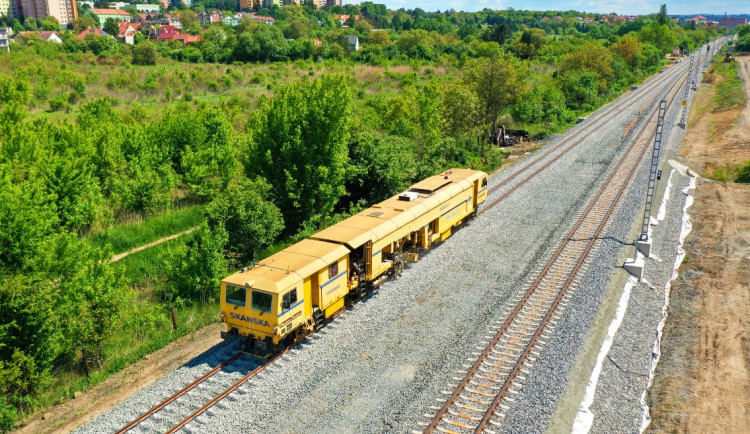 Z Brna do Střelic natahují dráty, vlaky čeká až do září nová výluka