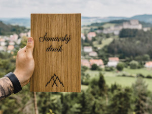 Za populárním projektem Fotíme Šumavu stojí mladí manželé z Prahy, teď vytvořili i Šumavské deníky