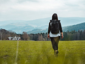 Za populárním projektem Fotíme Šumavu stojí mladí manželé z Prahy, teď vytvořili i Šumavské deníky