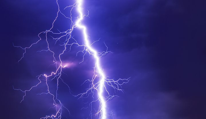 Na Česko se ženou velmi silné bouřky, varovali  meteorologové
