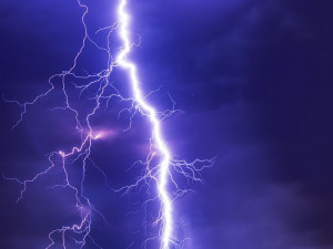 Na Česko se ženou velmi silné bouřky, varovali  meteorologové
