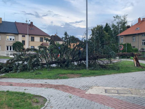 Bouřka poničila i hodiny na Černé věži. Celkové škody se budou teprve sčítat