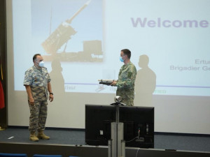 Brigádní generál Ertunc Ertufanli převzal během plánovací konference v německém Ramsteinu pomyslný štafetový kolík.