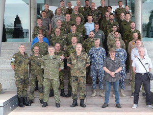 Společná fotografie zástupců aliančních armád, jež se zapojí do mezinárodního cvičení Ramstein Legacy 2022.